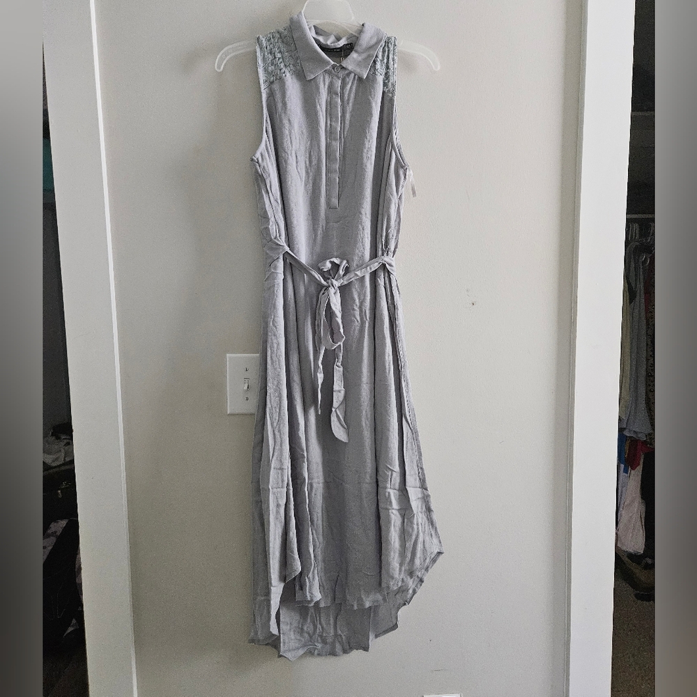 Doe & Rae Light Gray Dress With Cloth Belt , Collar And Peek A Boo In Back